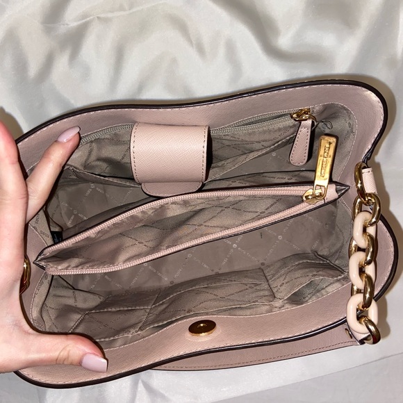 Michael Kors purse - Picture 5 of 6